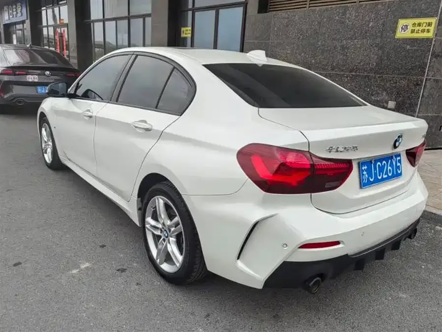 BMW 1 series BMW 1 Series 2023 120i M Sport Night Edition 2023 — миниатюра 3