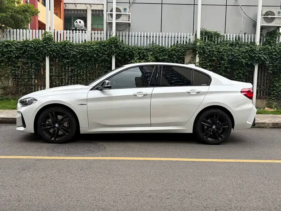 BMW 1 series BMW 1 Series 2023 125i M Sport Night Edition 2023 — миниатюра 2