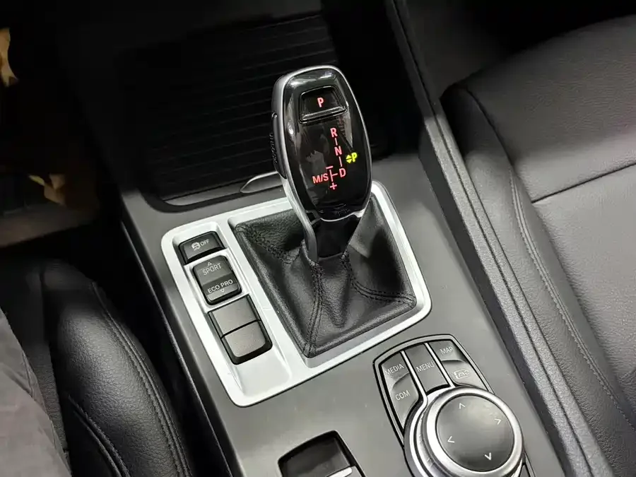 BMW 1 series BMW 1 Series 2022 120i M Sport Edition 2022 — миниатюра 4