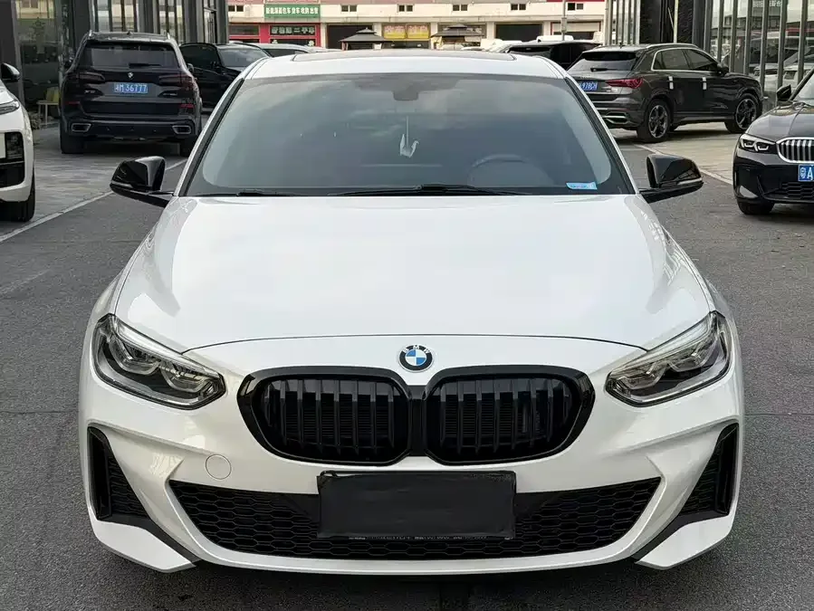 BMW 1 series BMW 1 Series 2022 120i M Sport Night Edition 2022 — миниатюра 3