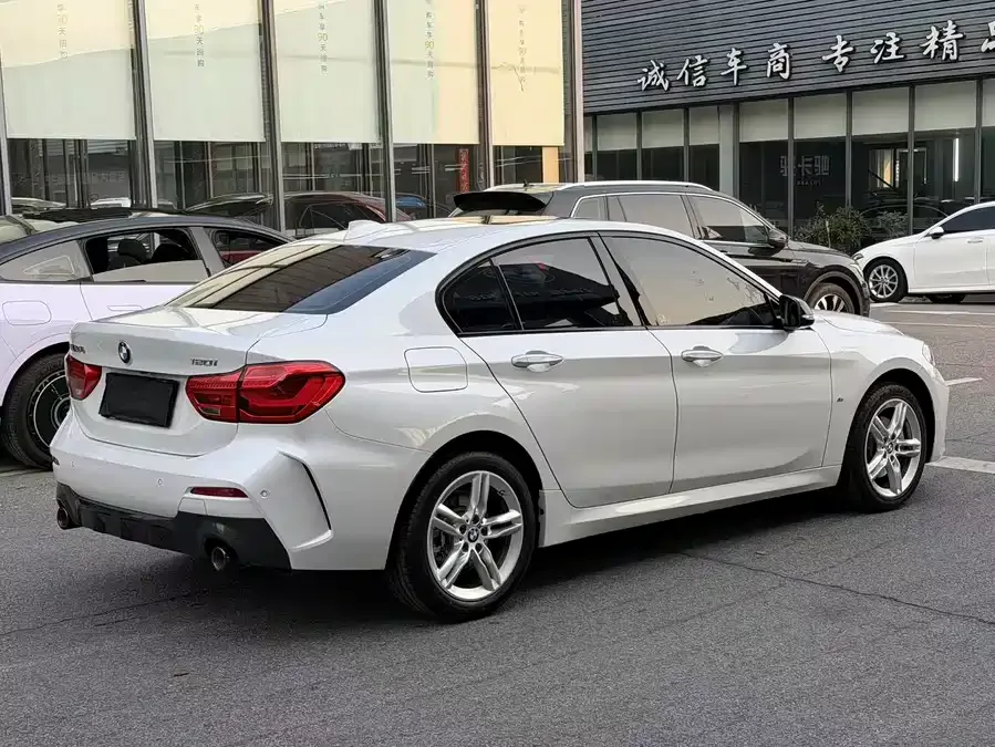 BMW 1 series BMW 1 Series 2022 120i M Sport Night Edition 2022 — миниатюра 5