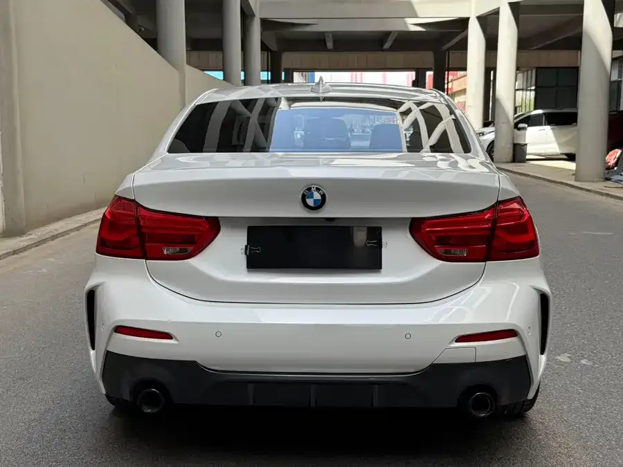 BMW 1 series BMW 1 Series 2021 facelift 120i M Sport Night Edition 2023 — миниатюра 2