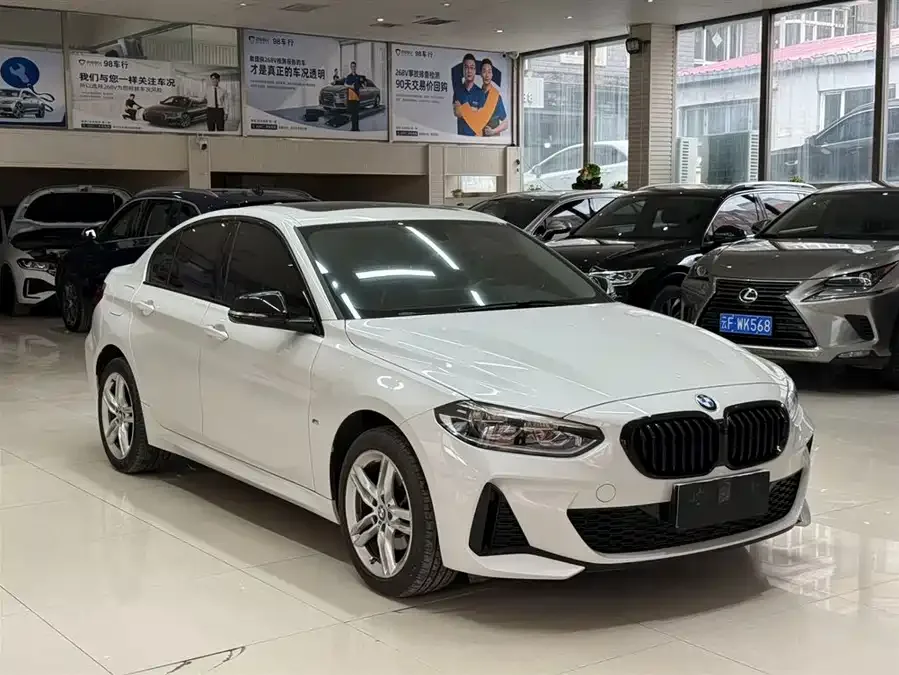 BMW 1 series BMW 1 Series 2021 facelift 120i M Sport Night Edition 2022 — миниатюра 3