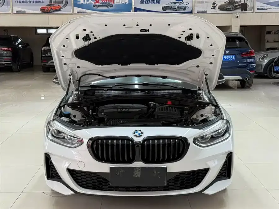 BMW 1 series BMW 1 Series 2021 facelift 120i M Sport Night Edition 2022 — миниатюра 4