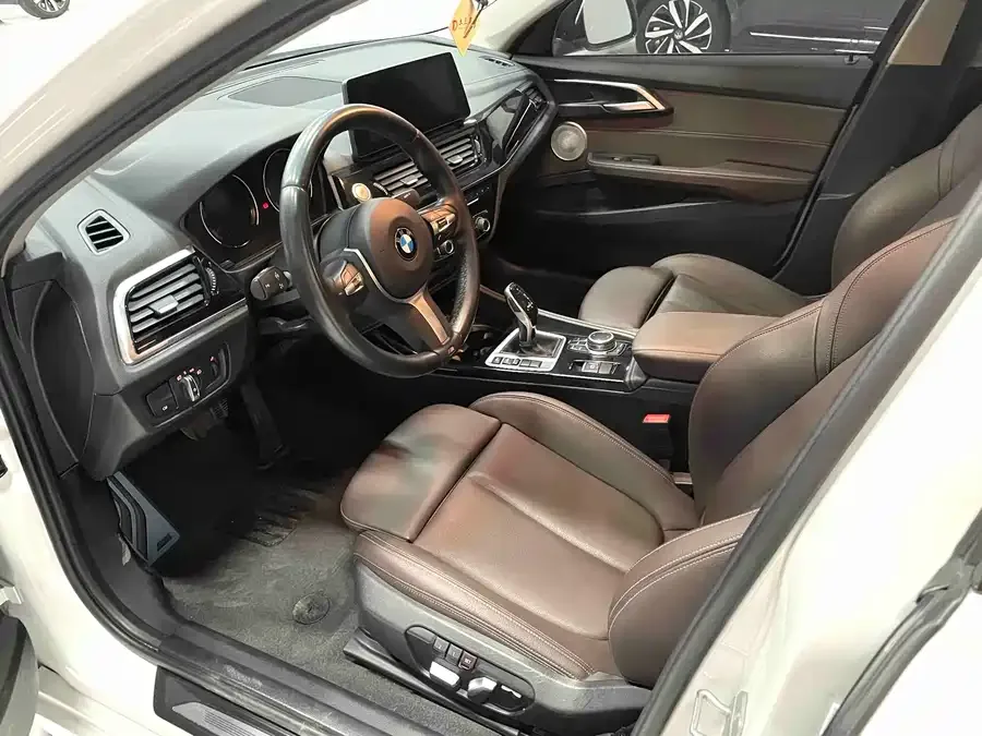 BMW 1 series BMW 1 Series 2021 120i M Sport Night Edition 2022 — миниатюра 2