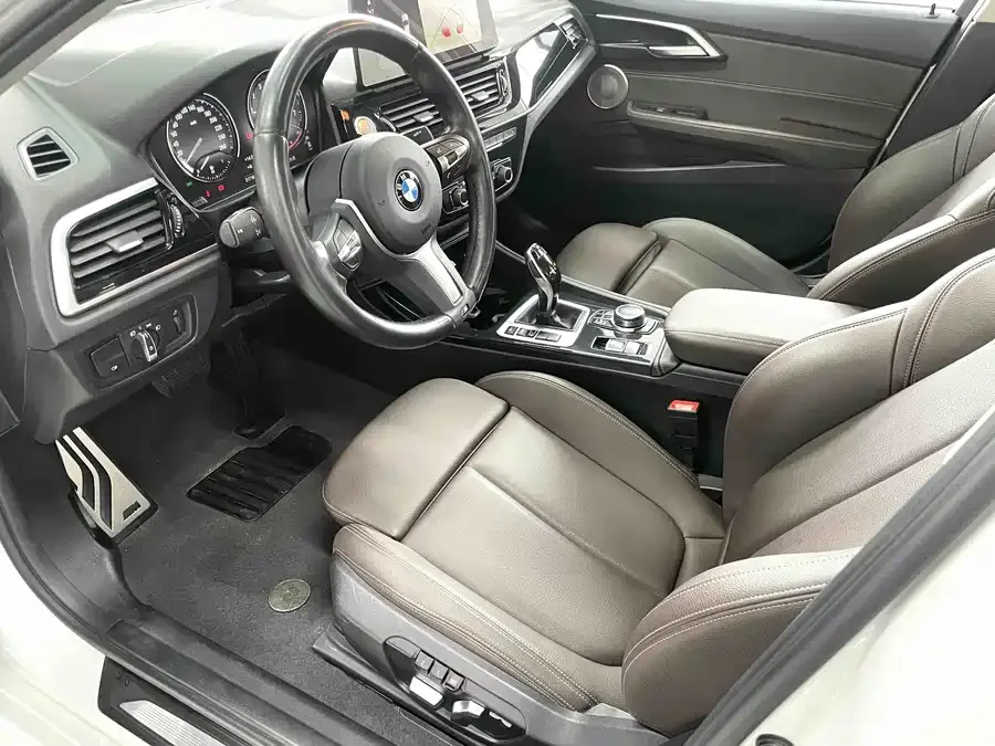 BMW 1 series BMW 1 Series 2023 120i M Sport Edition 2023 — миниатюра 4