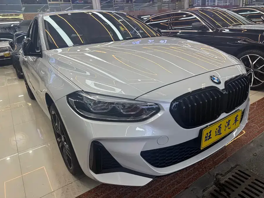 BMW 1 series BMW 1 Series 2021 facelift 120i M Sport Night Edition 2022 — миниатюра 3