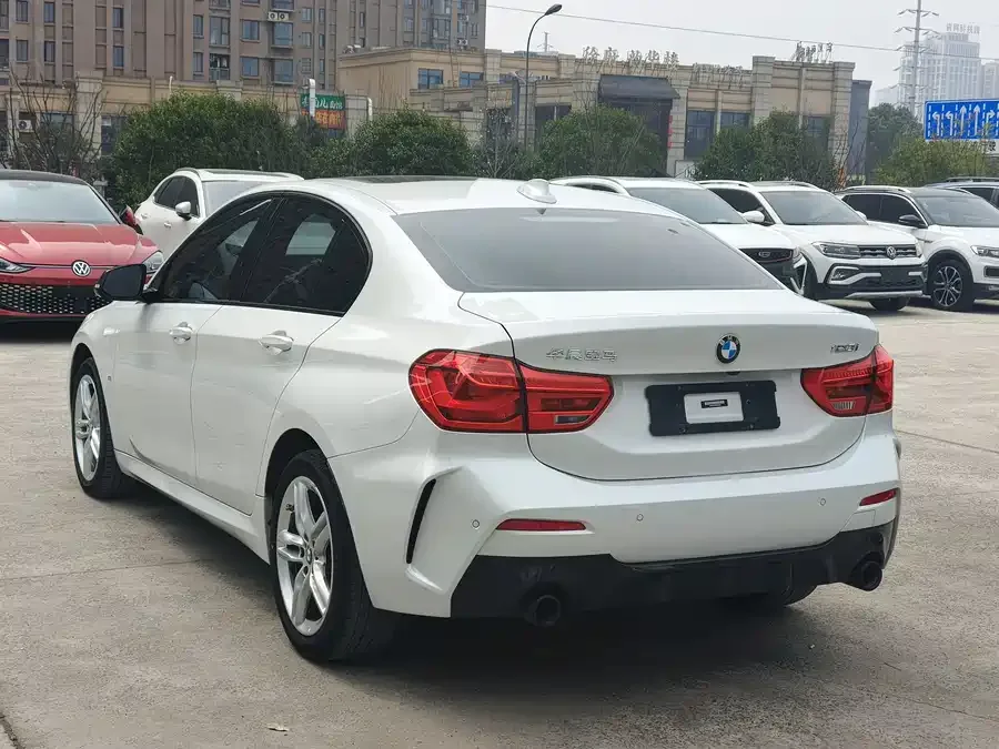 BMW 1 series BMW 1 Series 2022 120i M Sport Night Edition 2022 — миниатюра 4