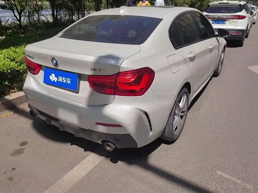 BMW 1 series BMW 1 Series 2022 120i M Sport Night Edition 2022 — миниатюра 3