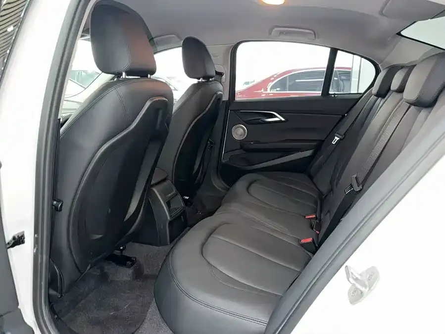 BMW 1 series BMW 1 Series 2022 120i M Sport Edition 2022 — миниатюра 3