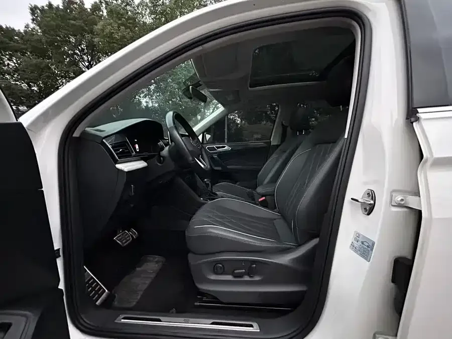 Volkswagen Tiguan L Tiguan L 2022 330TSI Automatic 2WD R-Line Enjoy Edition 2022 — миниатюра 2