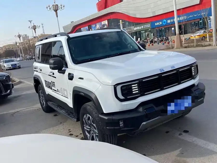 BAIC BJ40 Beijing Off-road BJ40 2024 2.0T New City Hunter Edition Knight Type 2024 — миниатюра 3