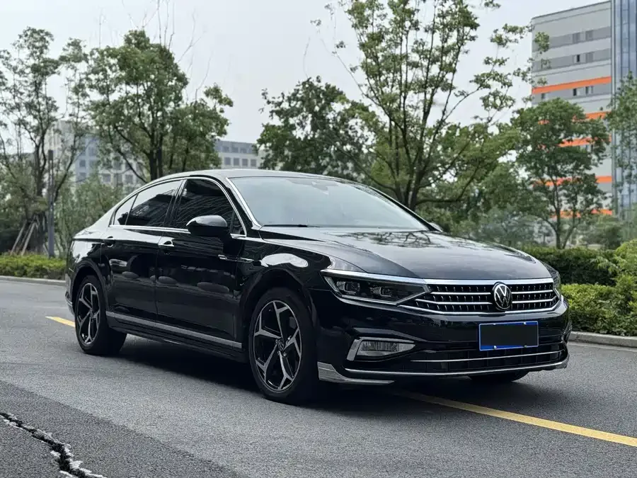 Volkswagen Magotan Magotan 2023 2 million commemorative edition 330TSI DSG luxury model 2024 — миниатюра 3