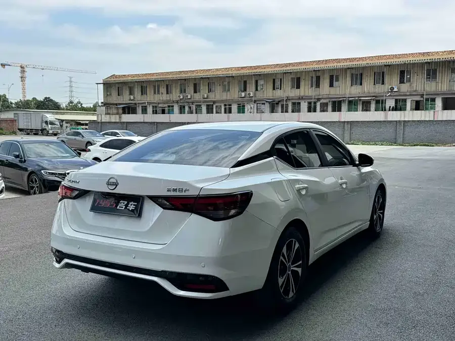 Nissan Sylphy Sylphy 2023 1.6L CVT Intelligent Driving Edition 2024 — миниатюра 3