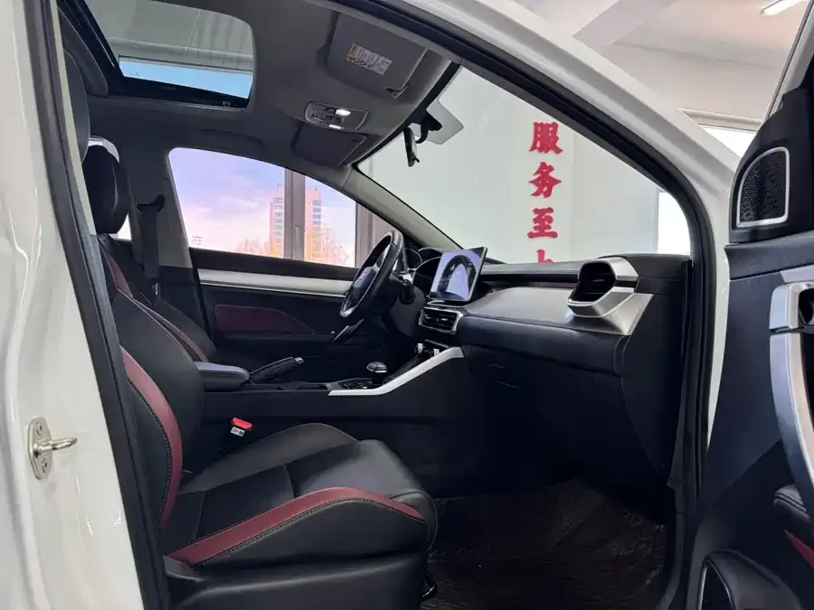 Geely Coolray SX11 Binyue 2021 1.4T DCT Platinum Edition 2022 — миниатюра 3