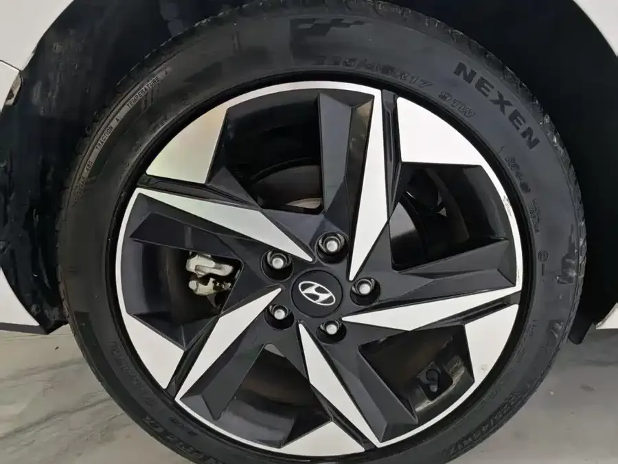 Hyundai Elantra Elantra 2022 1.5L CVT LUX Premium Edition 2022 — миниатюра 3