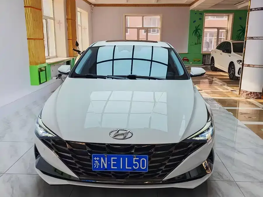Hyundai Elantra Elantra 2022 1.5L CVT LUX Premium Edition 2022 — фото 1, купить с доставкой в Москву