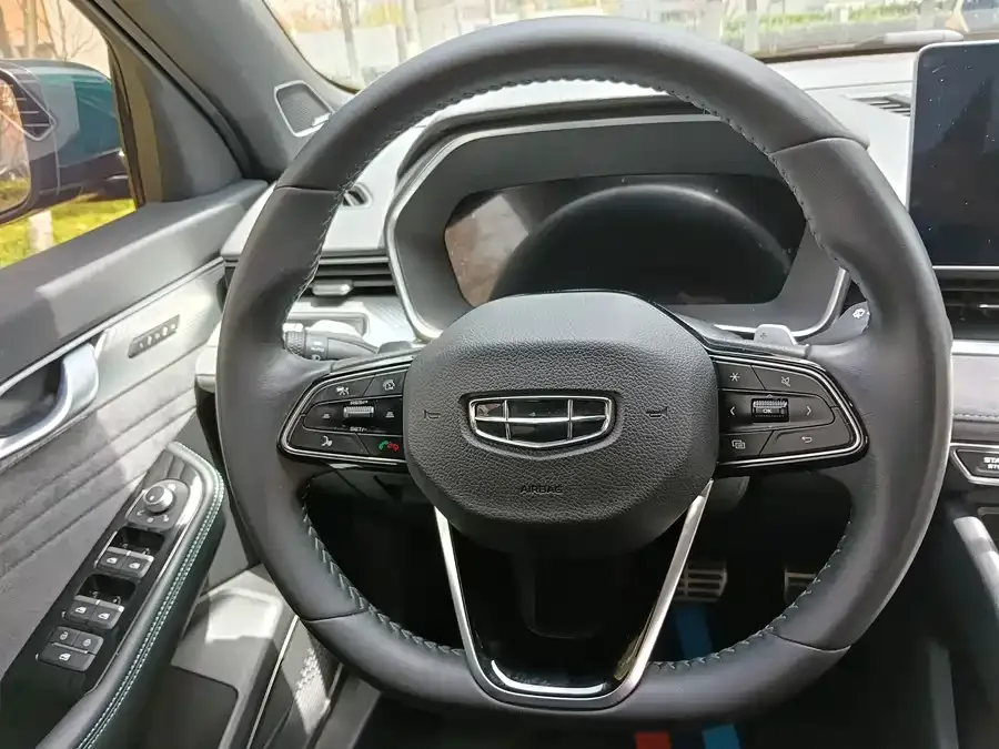 Geely Xingrui Xingrui 2023 2.0TD only available in green version 2023 — миниатюра 2
