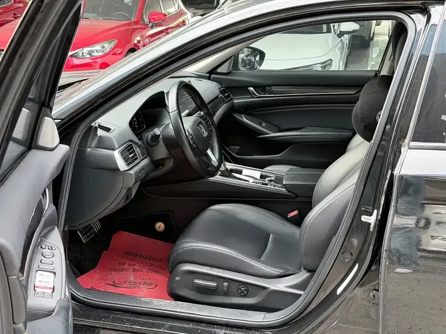 Honda Accord 2022 Accord 260TURBO Fantasy Night Premium Edition 2022 — миниатюра 4