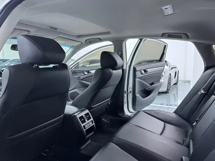 Honda Accord Accord 2022 260TURBO Deluxe Edition 2022 — миниатюра 3