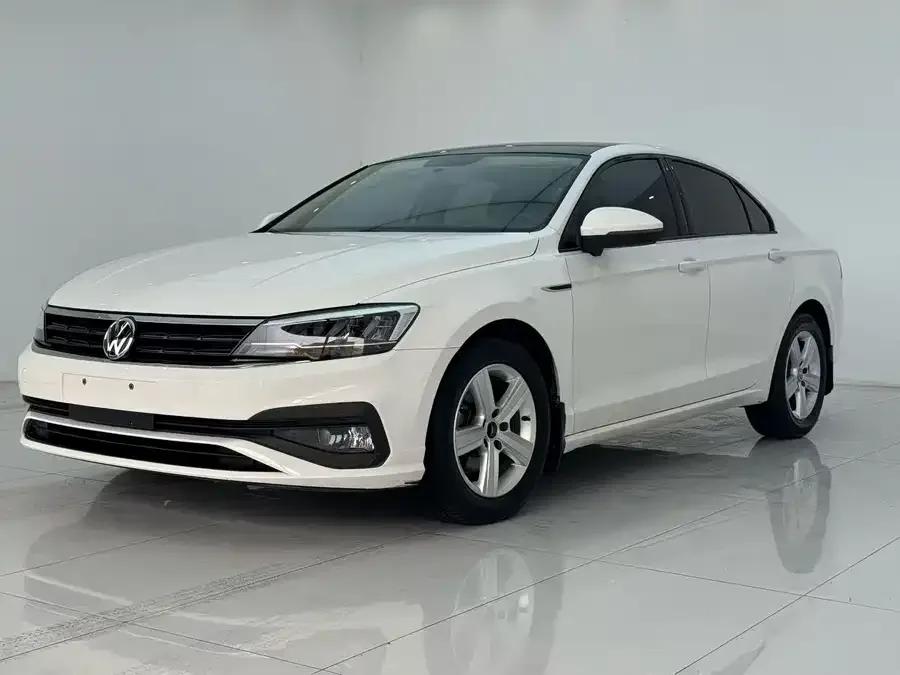 Volkswagen Lamando Lingdu 2021 230TSI DSG Fashion Edition 2022 — фото 1, купить с доставкой в Москву