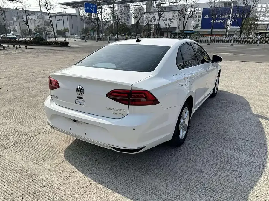 Volkswagen Lamando Lingdu 2021 230TSI DSG Fashion Edition 2022 — миниатюра 2