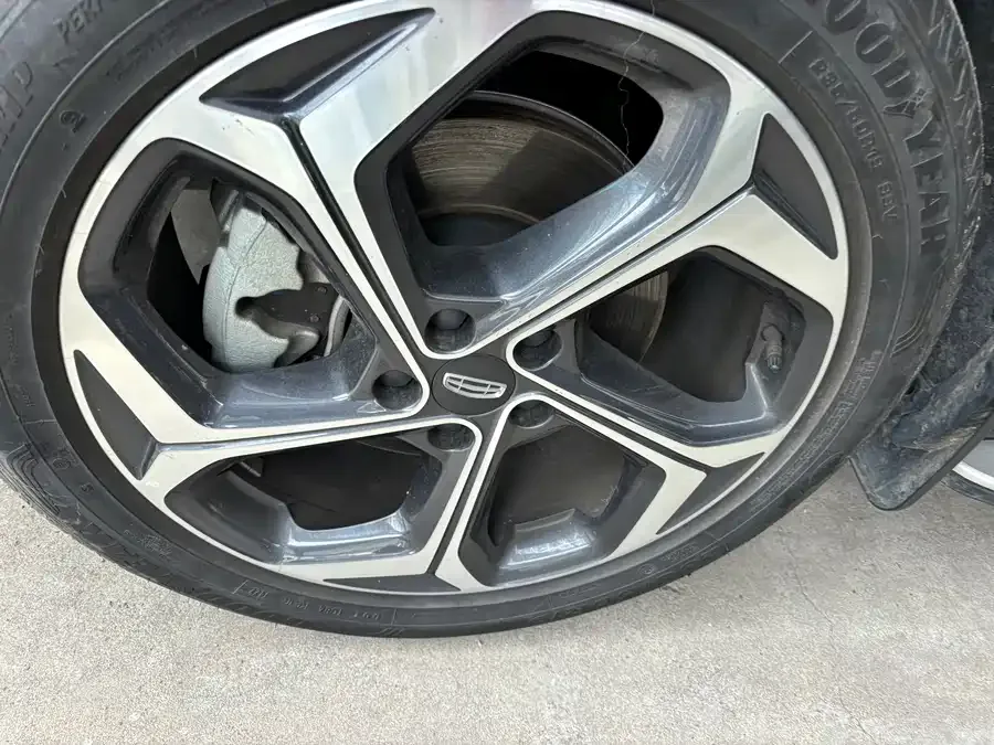 Geely Monjaro Xingyue L 2021 2.0TD DCT EVO 2WD Premium Edition 2022 — миниатюра 3