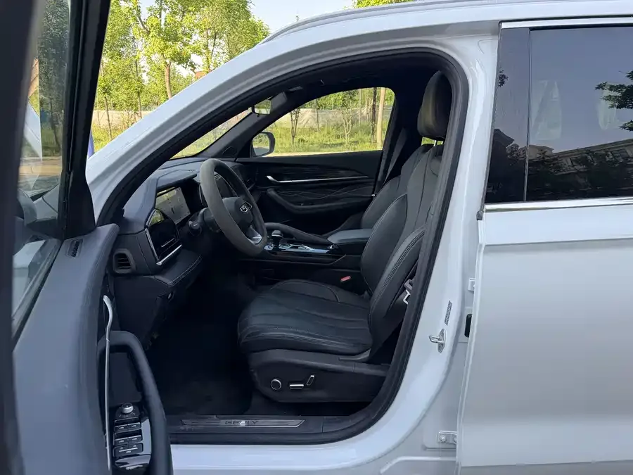 Geely Monjaro Xingyue L 2025 2.0TD Automatic Cloud Edition 2025 — миниатюра 5
