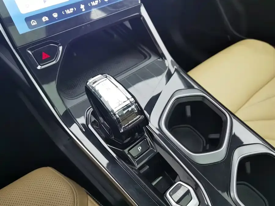 Geely Atlas L Boyue L 2023 1.5TD DCT Premium Edition 2023 — миниатюра 4
