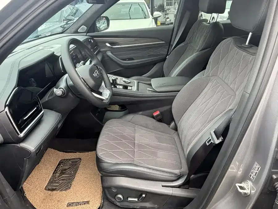 Geely Monjaro Xingyue L 2025 Dongfangyao 2.0TD Automatic Star-gazing Edition 2025 — миниатюра 3
