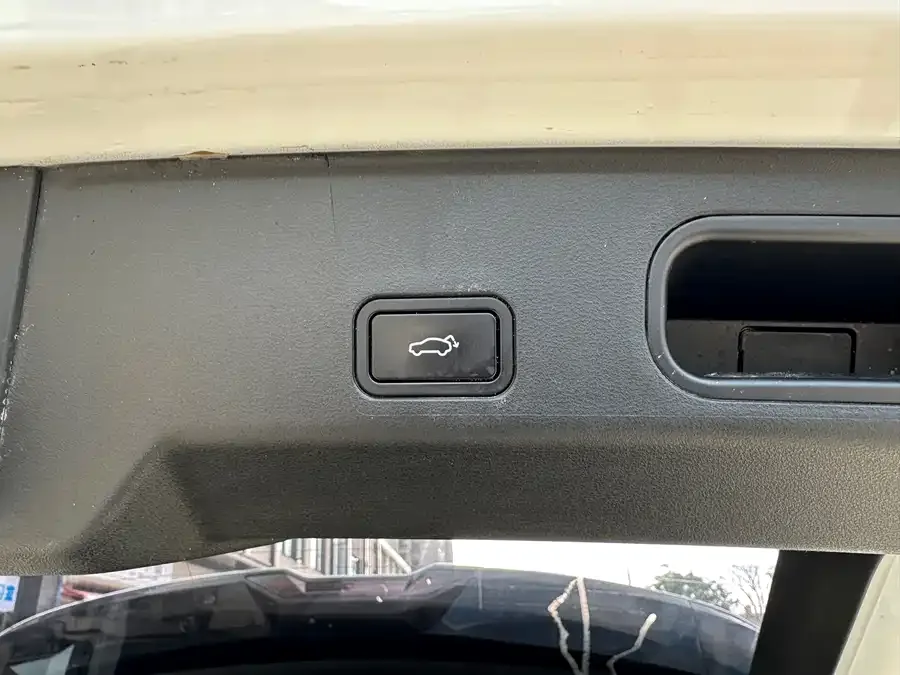 Geely Atlas L Boyue L 2023 2.0TD DCT Premium Edition 2023 — миниатюра 4