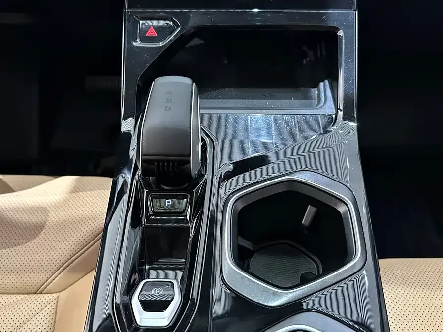 Geely Atlas L Boyue L 2023 2.0TD DCT Premium Edition 2023 — миниатюра 4