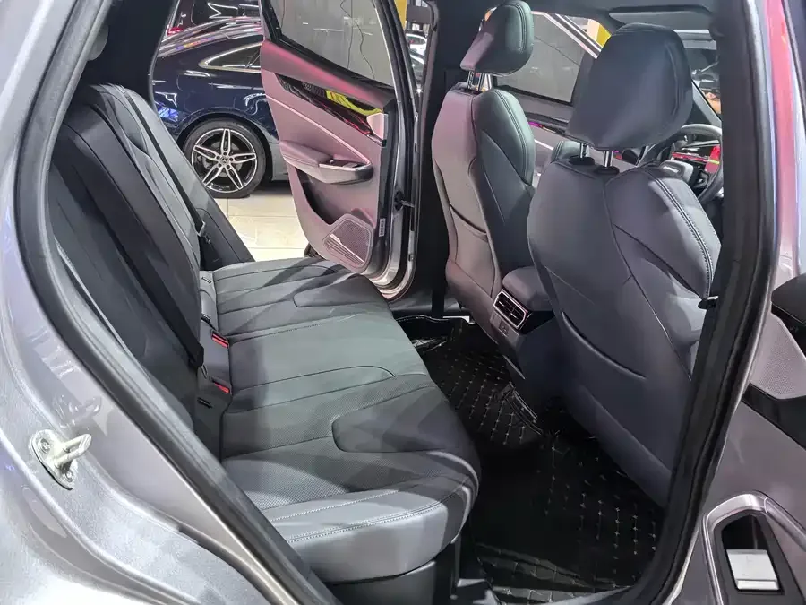 Geely Atlas Boyue 2026 1.5TD Yearning 2025 — миниатюра 4