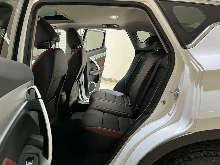 Geely Coolray SX11 Binyue 2021 1.4T DCT Platinum Edition 2022 — миниатюра 3