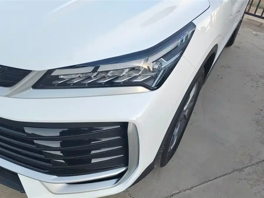 Geely Coolray SX11 Geely Binyue 2025 Model Binyue L 1.5TD DCT Star Diamond 2025 — миниатюра 2