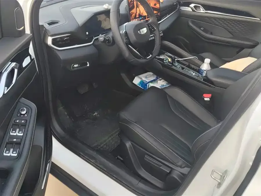 Geely Coolray SX11 Geely Binyue 2025 Model Binyue L 1.5TD DCT Star Diamond 2025 — миниатюра 3
