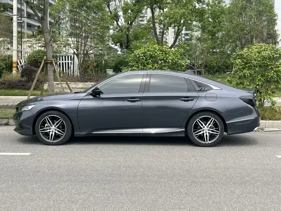 Honda Accord 2022 Accord 260TURBO Fantasy Night Premium Edition 2022 — миниатюра 4