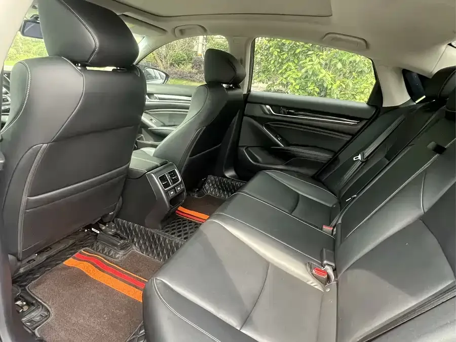 Honda Accord 2022 Accord 260TURBO Fantasy Night Premium Edition 2022 — миниатюра 5