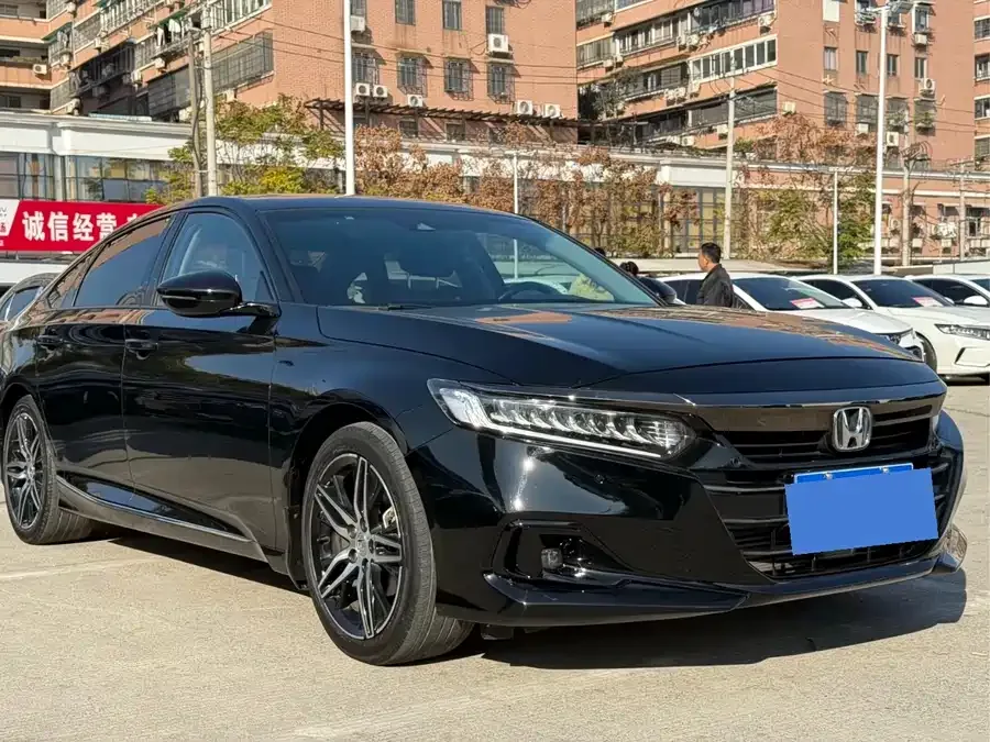 Honda Accord 2022 Accord 260TURBO Fantasy Night Premium Edition 2023 — миниатюра 3
