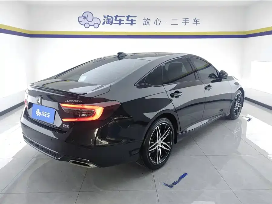 Honda Accord 2022 Accord 260TURBO Fantasy Night Premium Edition 2022 — миниатюра 3