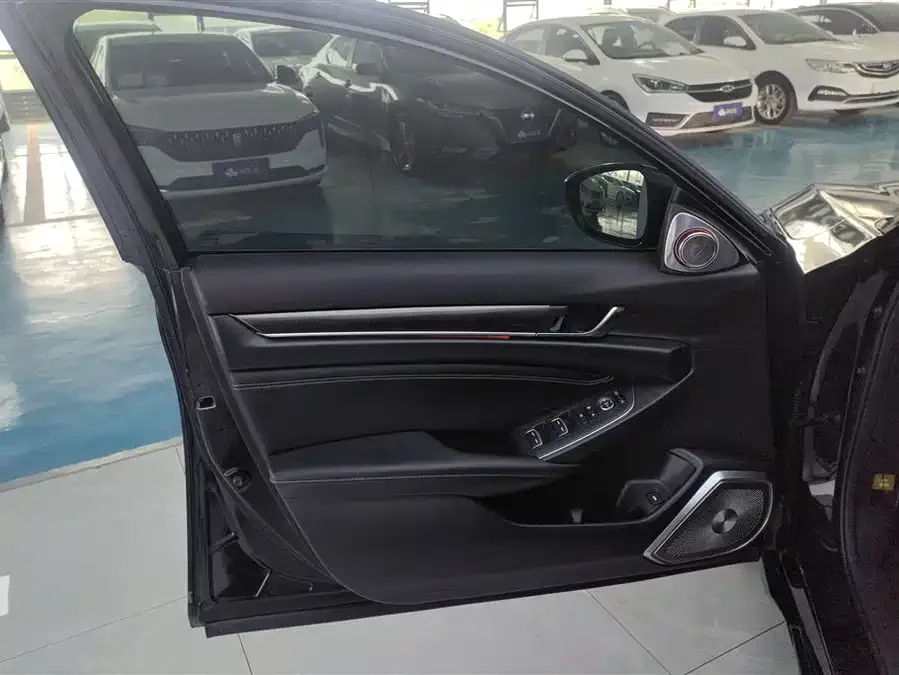 Honda Accord 2022 Accord 260TURBO Fantasy Night Premium Edition 2022 — миниатюра 4