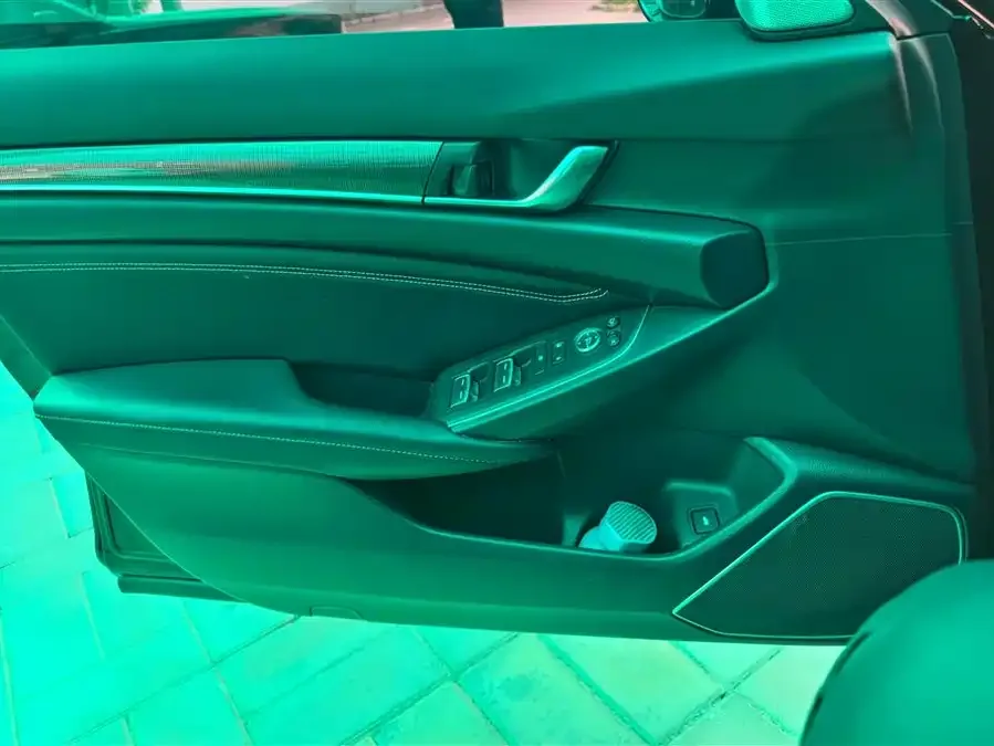 Honda Accord 2022 Accord 260TURBO Fantasy Night Premium Edition 2022 — миниатюра 4