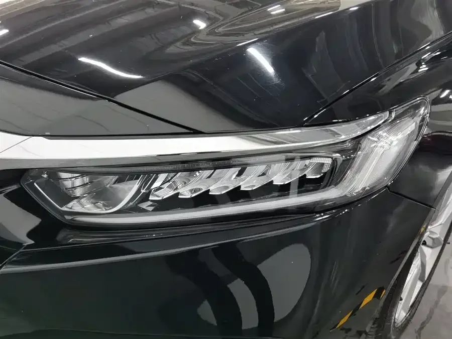 Honda Accord Accord 2022 260TURBO Deluxe Edition 2023 — миниатюра 4