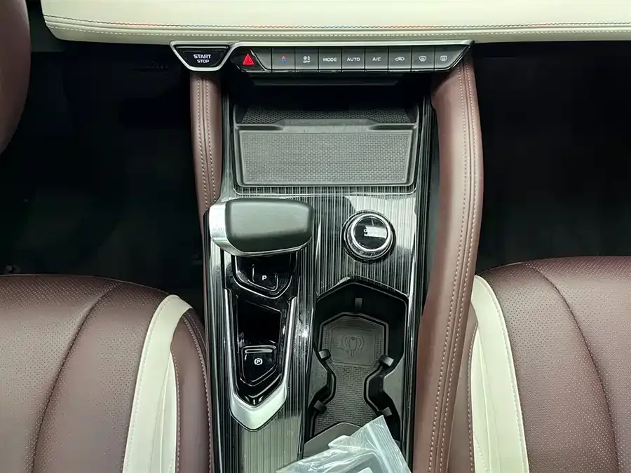 Geely Monjaro Xingyue L 2021 2.0TD High-power Automatic 4WD Flagship Model 2024 — миниатюра 2