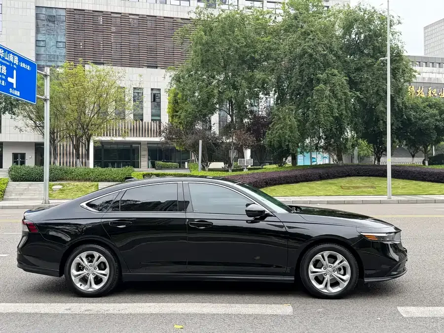 Honda Accord Accord 2024 260TURBO Luxury Edition 2023 — миниатюра 2