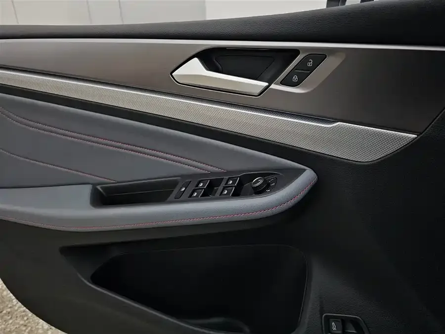 Volkswagen Lamando 2024 Lingdu Lingdu L 280TSI DSG Cool Edition 2024 — миниатюра 2