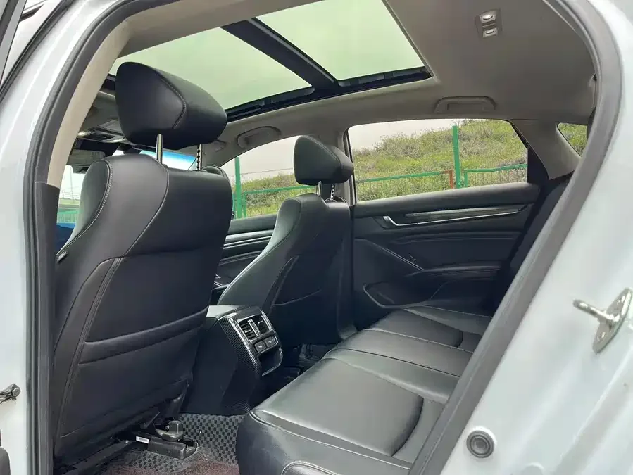 Honda Accord 2022 Accord 260TURBO Fantasy Night Premium Edition 2023 — миниатюра 5