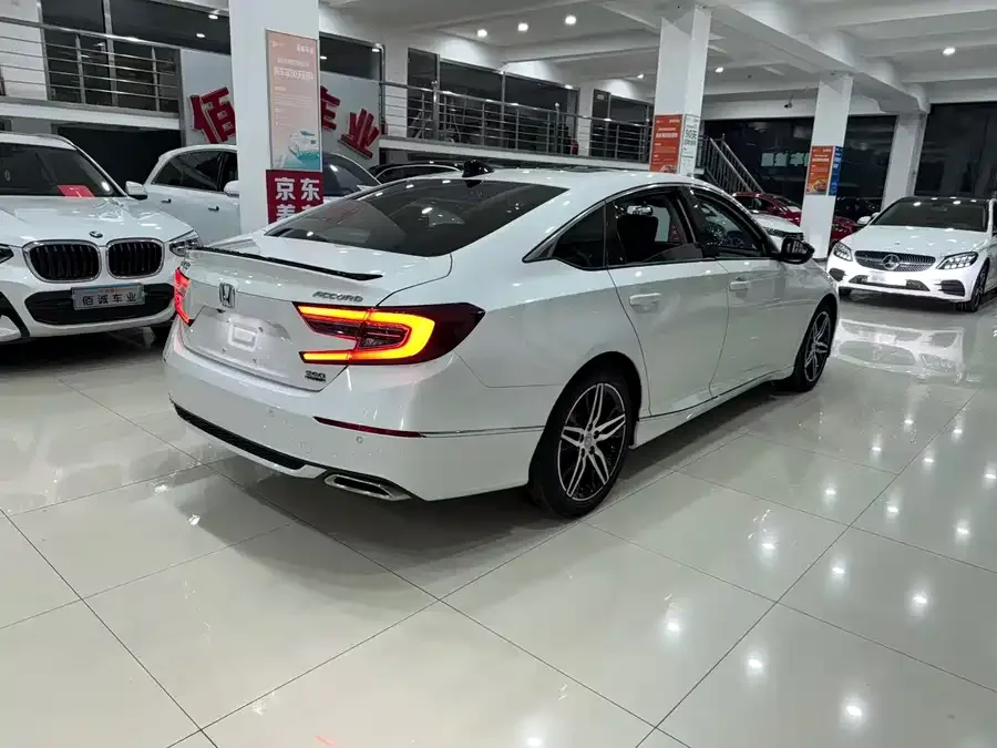 Honda Accord 2022 Accord 260TURBO Fantasy Night Premium Edition 2022 — миниатюра 3