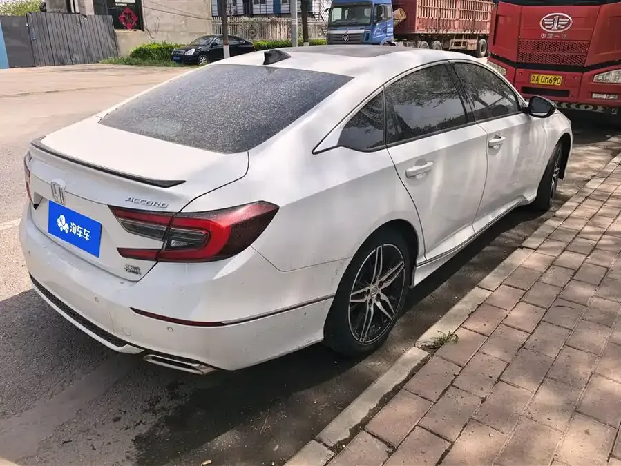 Honda Accord 2022 Accord 260TURBO Fantasy Night Premium Edition 2022 — миниатюра 3