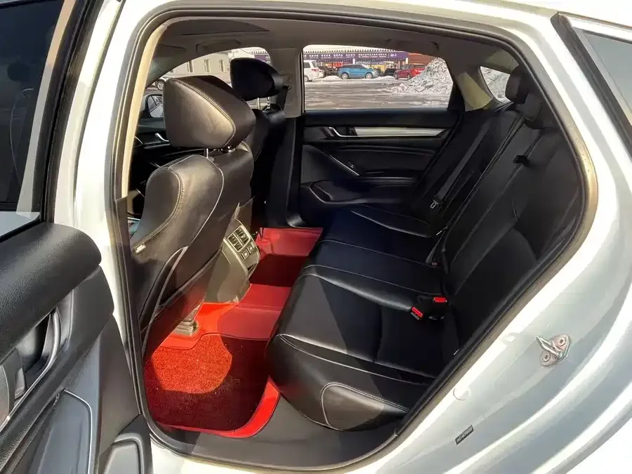 Honda Accord Accord 2022 260TURBO Deluxe Edition 2023 — миниатюра 2
